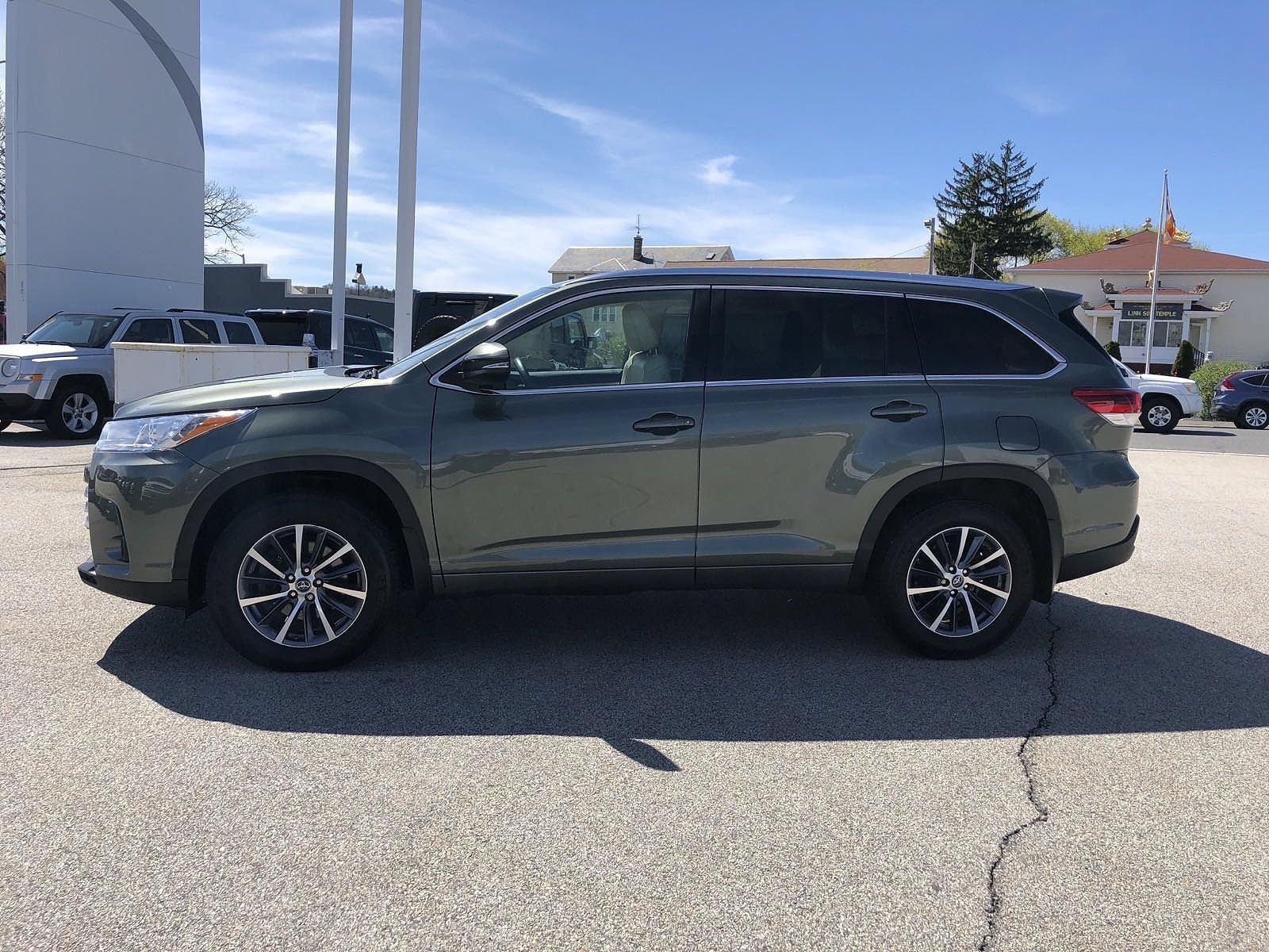 2017 TOYOTA Highlander