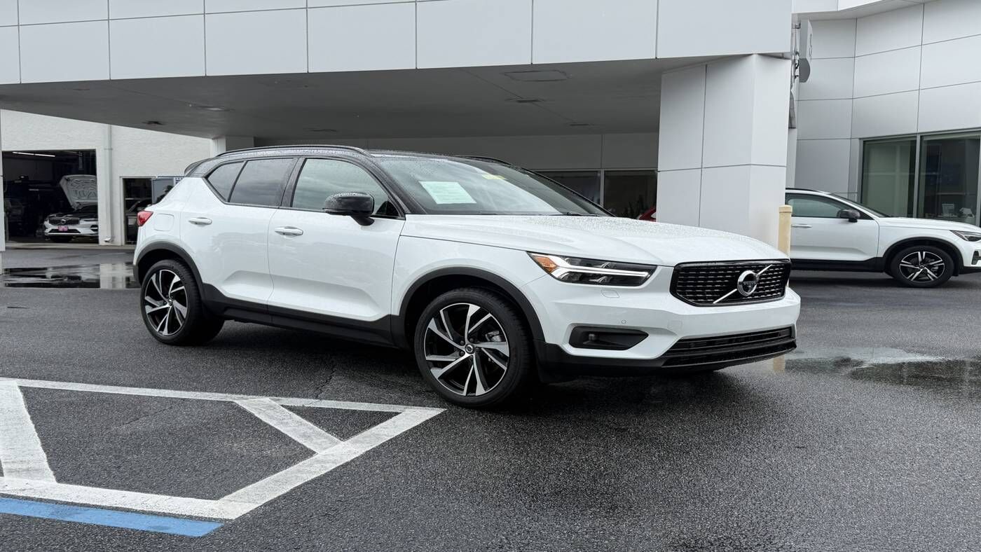 2020 VOLVO XC40