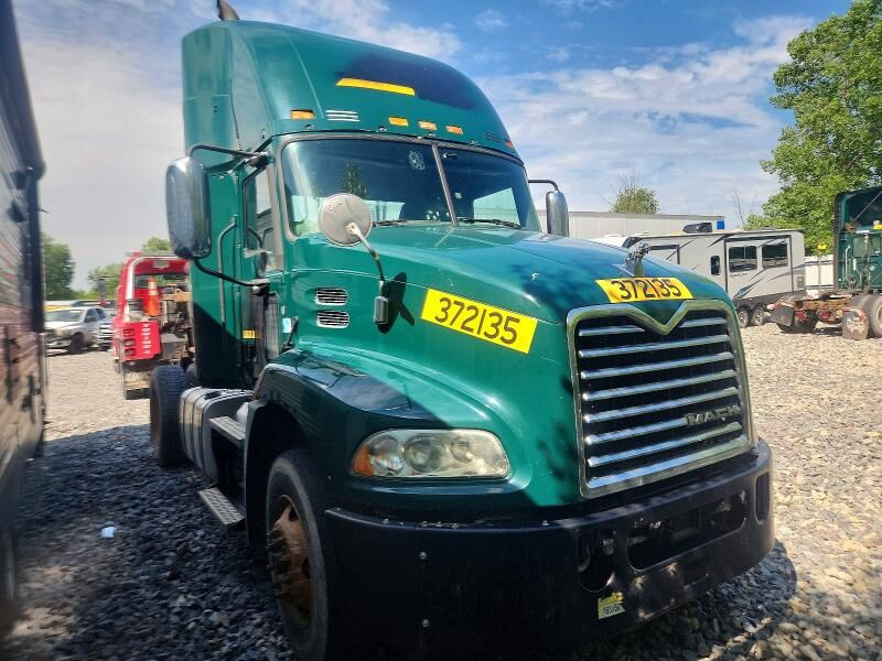 2018 MACK CXU