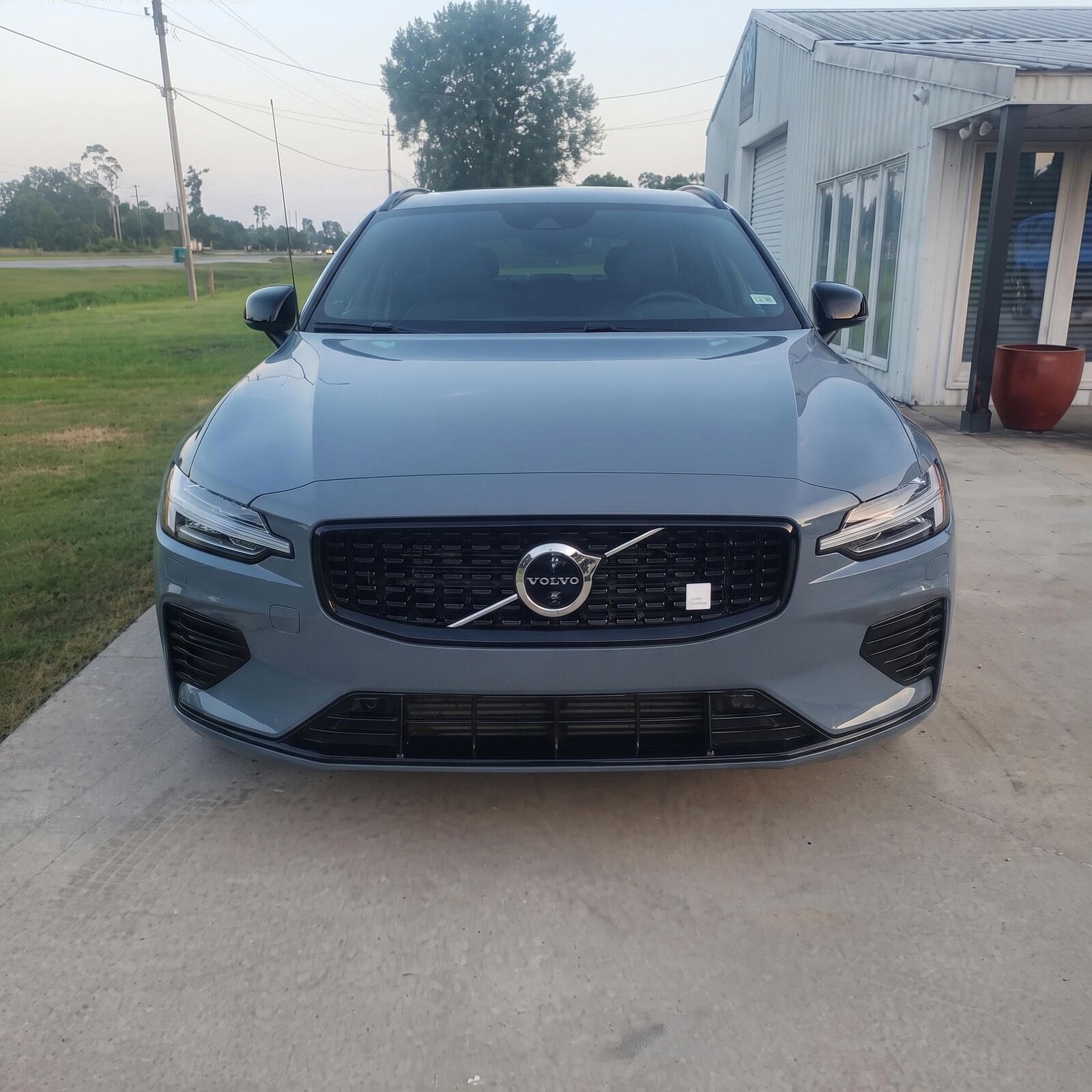 2023 VOLVO V60