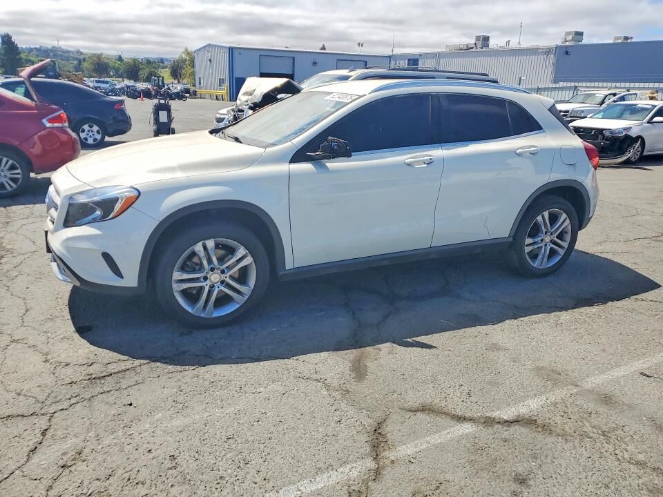 2015 MERCEDES-BENZ GLA-Class