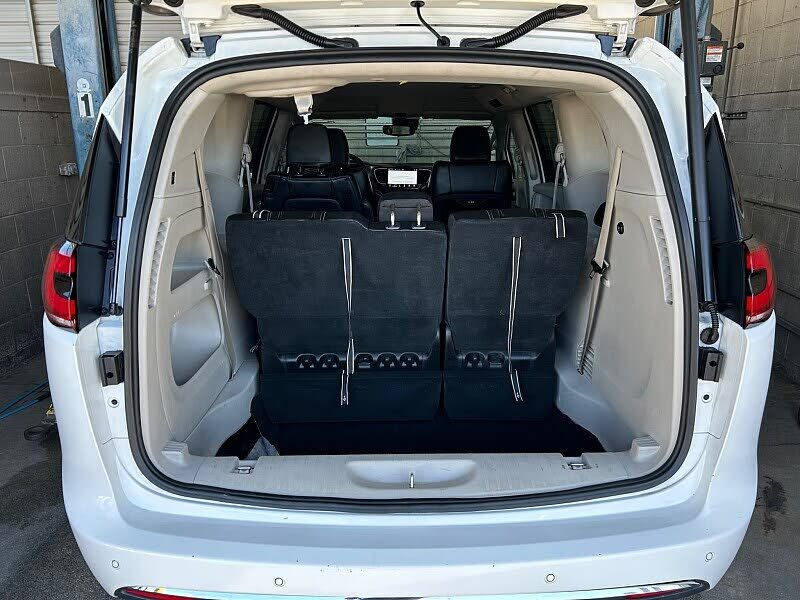 2023 CHRYSLER Pacifica