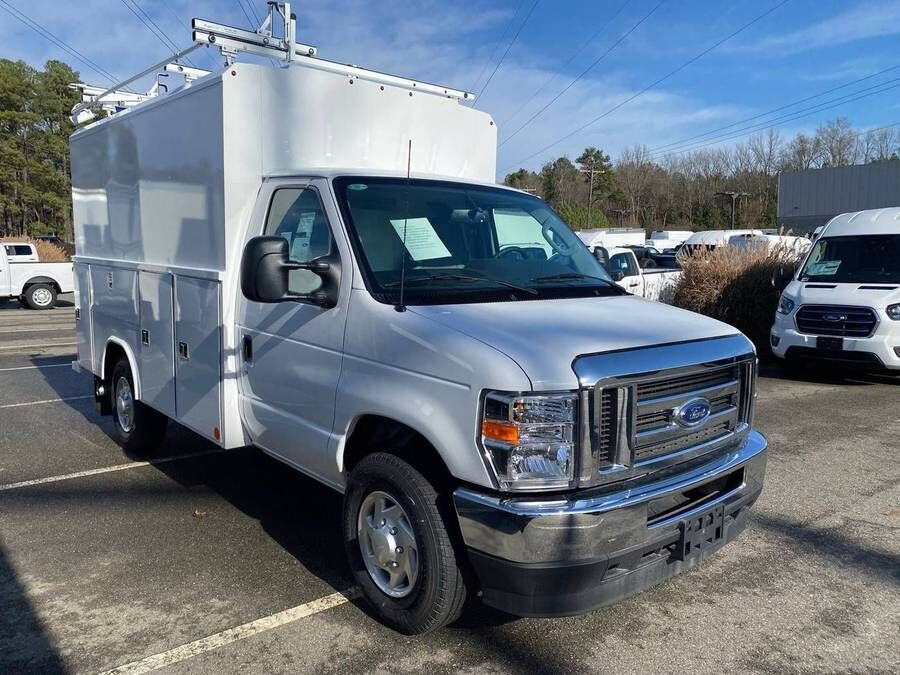 2025 FORD E-350