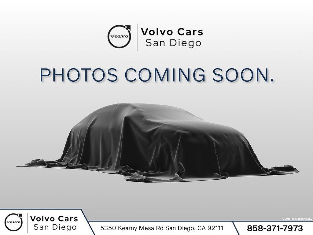 2026 VOLVO XC40