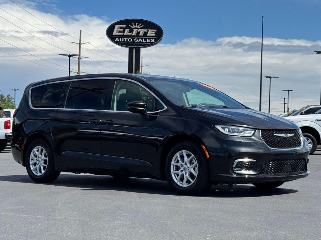 2023 CHRYSLER Pacifica