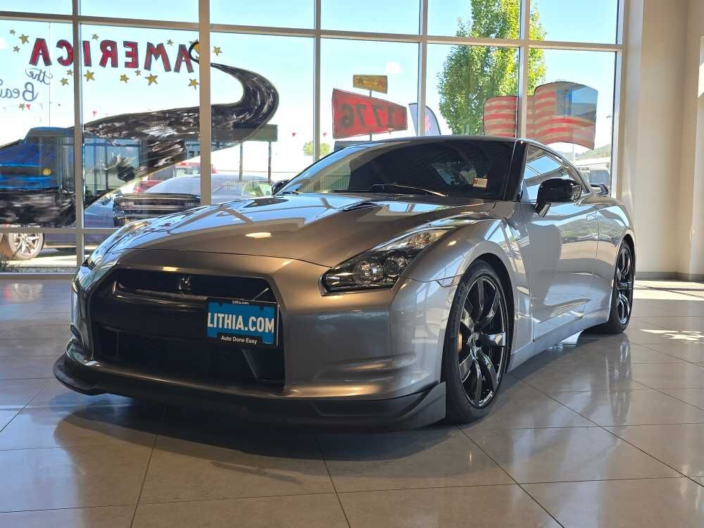 Nissan GT-R