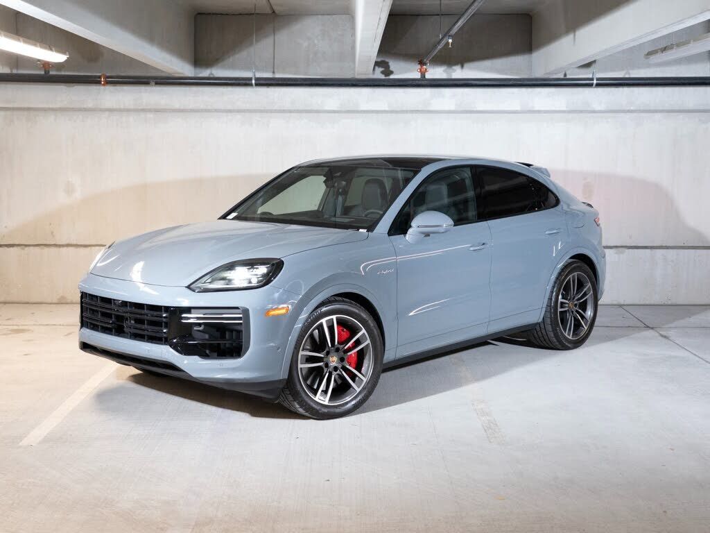 2024 PORSCHE Cayenne
