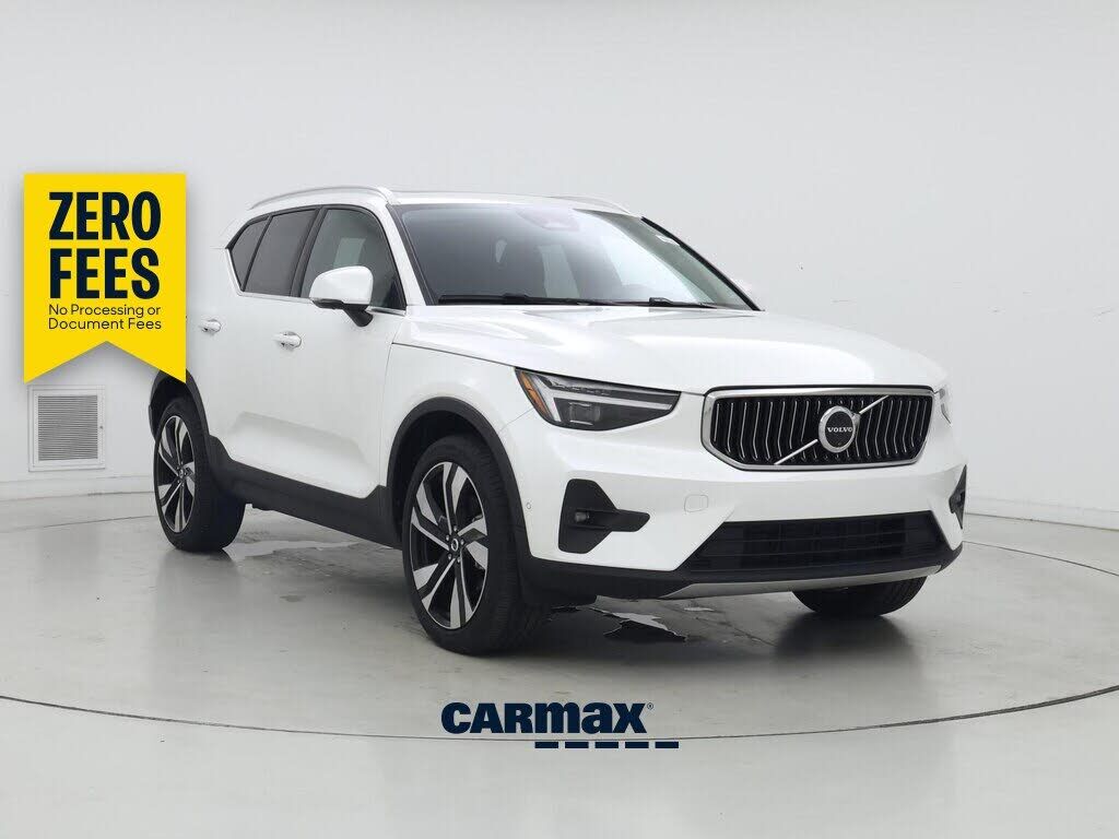 2024 VOLVO XC40