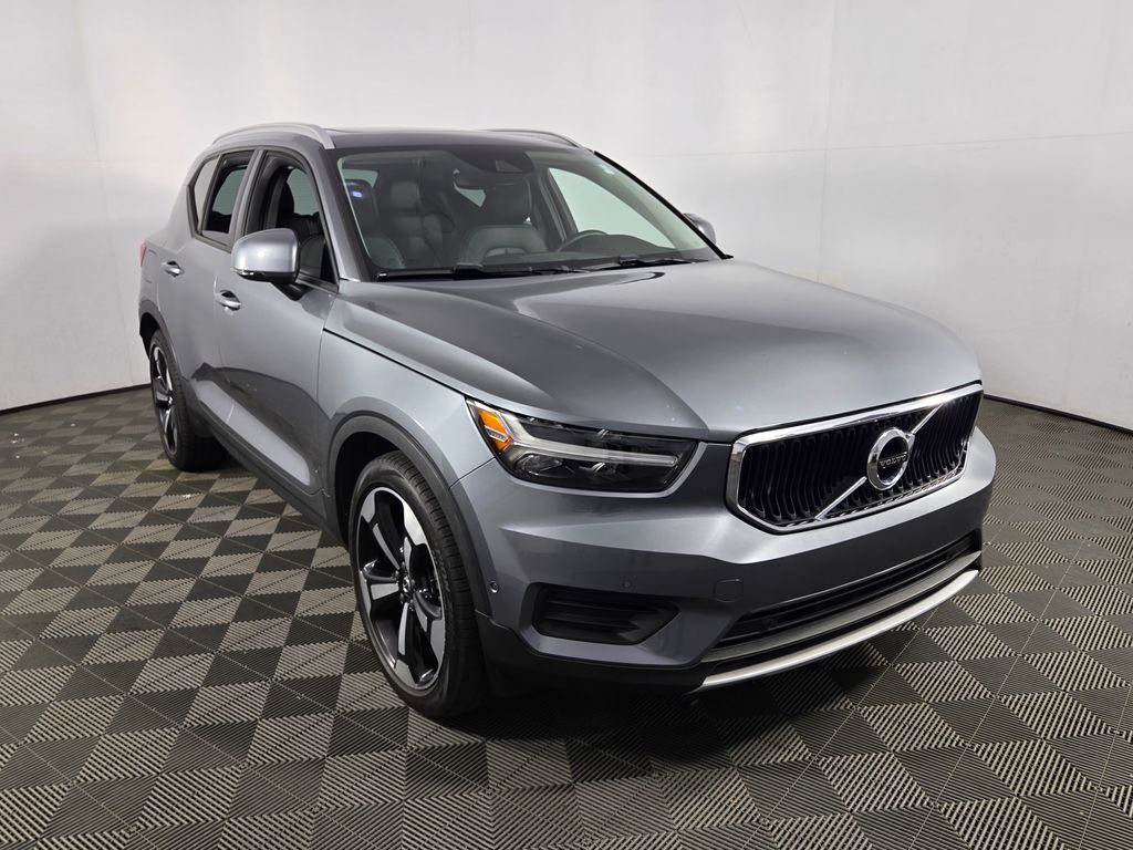 2019 VOLVO XC40