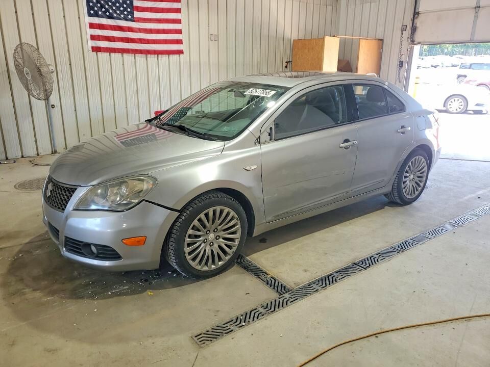 2010 SUZUKI Kizashi