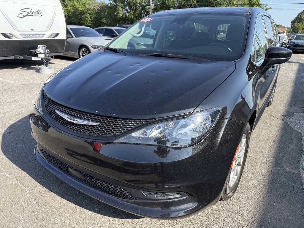 2023 CHRYSLER Voyager