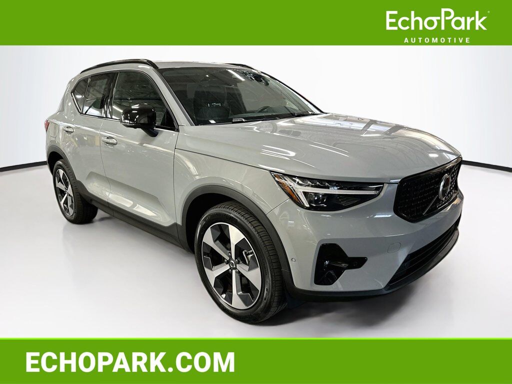 2026 VOLVO XC40