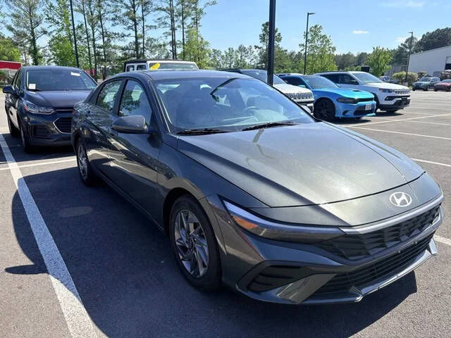 2024 HYUNDAI Elantra