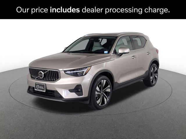 2024 VOLVO XC40