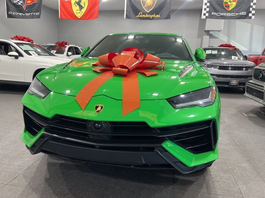 2023 LAMBORGHINI URUS