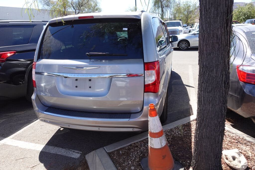2014 CHRYSLER Town and Country