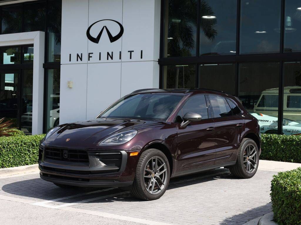 2025 PORSCHE Macan