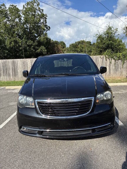 2014 CHRYSLER Town and Country