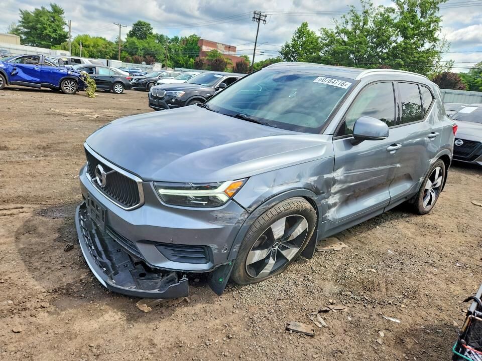2019 VOLVO XC40