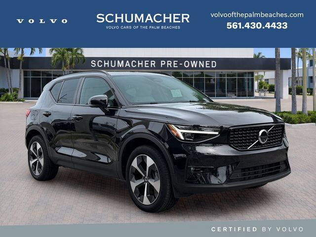 2025 VOLVO XC40