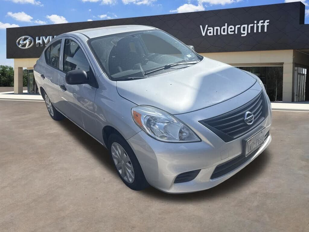 2012 NISSAN Versa