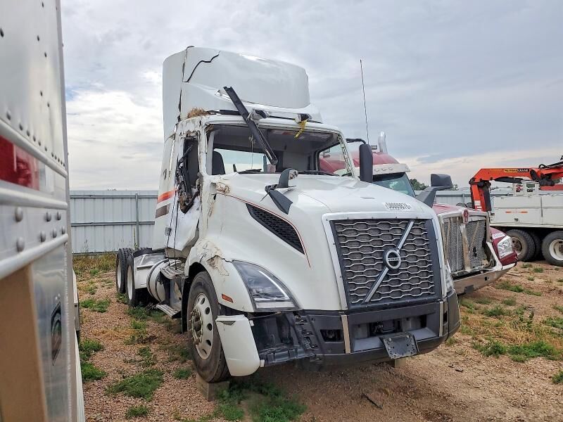 2023 VOLVO TRUCK VNL