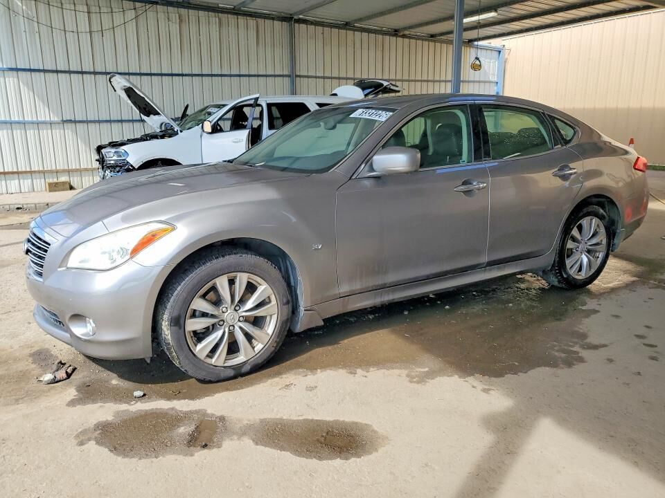 Infiniti Q70