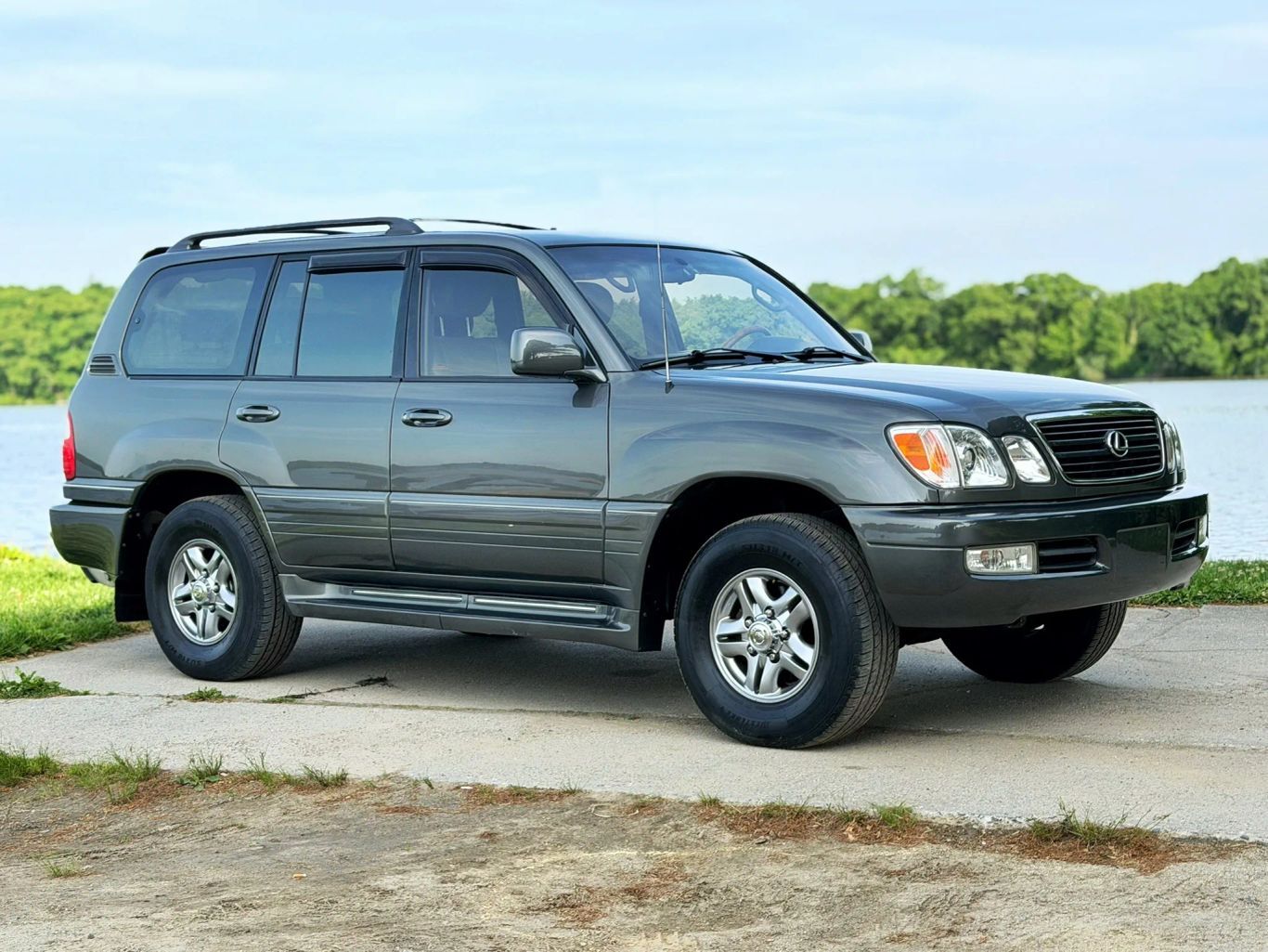 2001 LEXUS LX