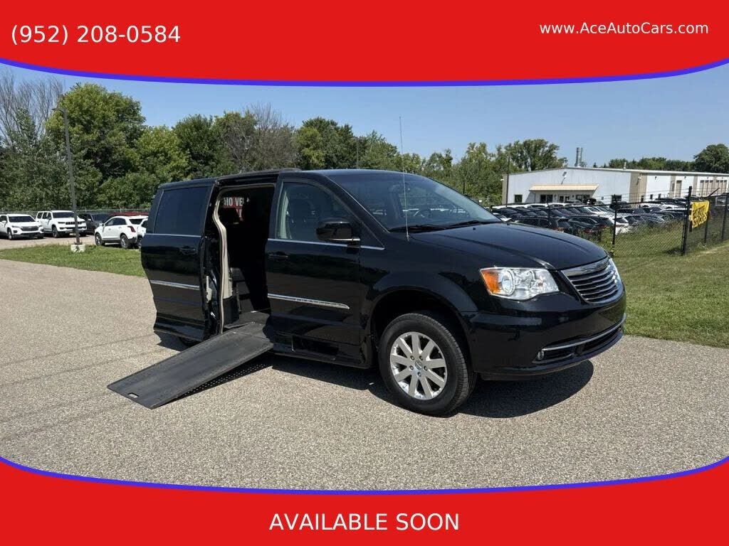 2016 CHRYSLER Town and Country
