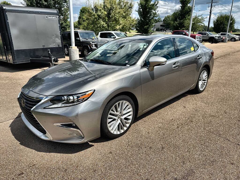 2017 LEXUS ES