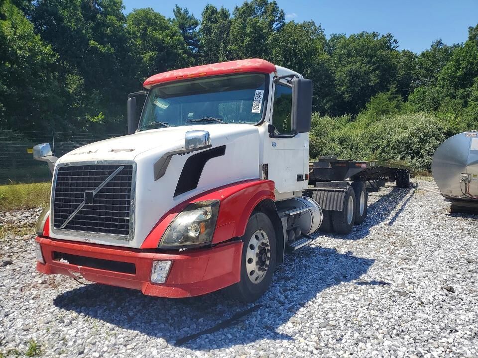 2005 VOLVO TRUCK VNL