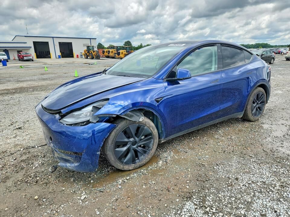 2025 TESLA Model Y