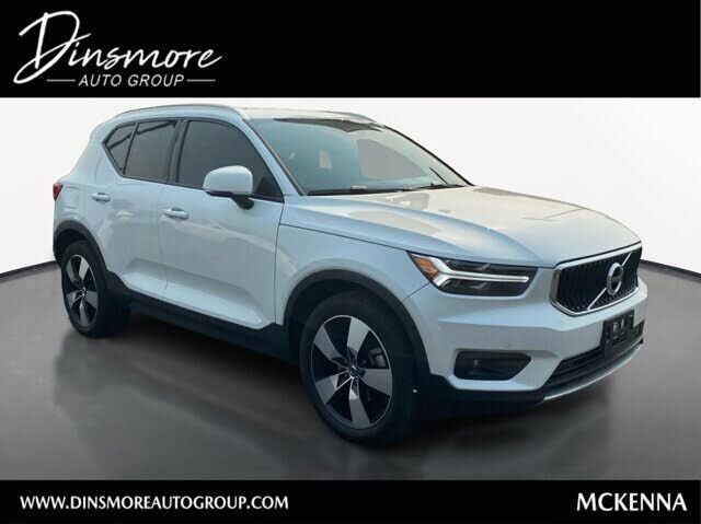 2021 VOLVO XC40