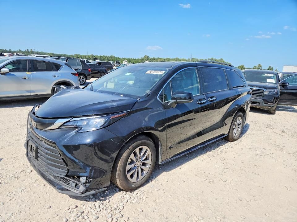 2026 TOYOTA Sienna