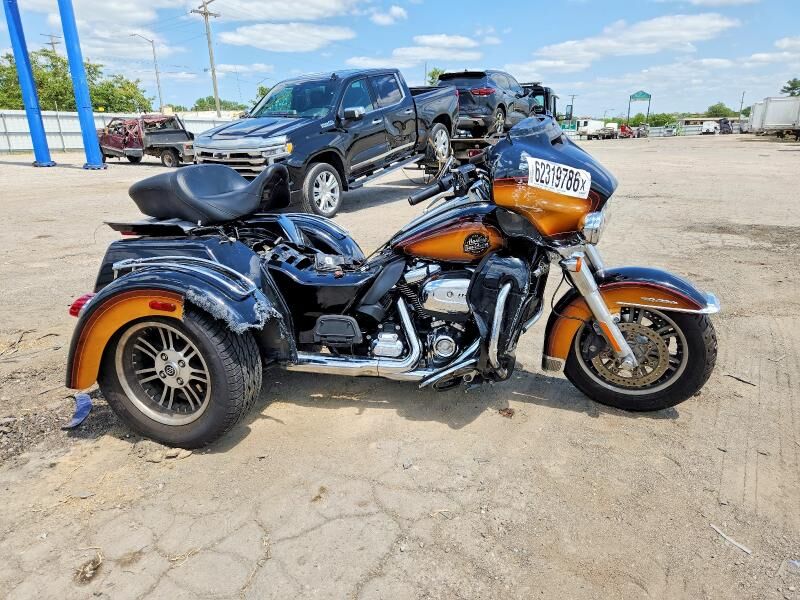 2024 HARLEY DAVIDSON FLHTCUTG / Tri Glide Ultra