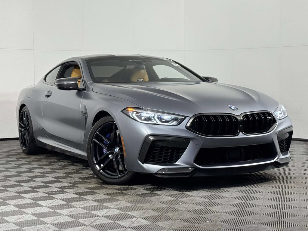 2022 BMW M8