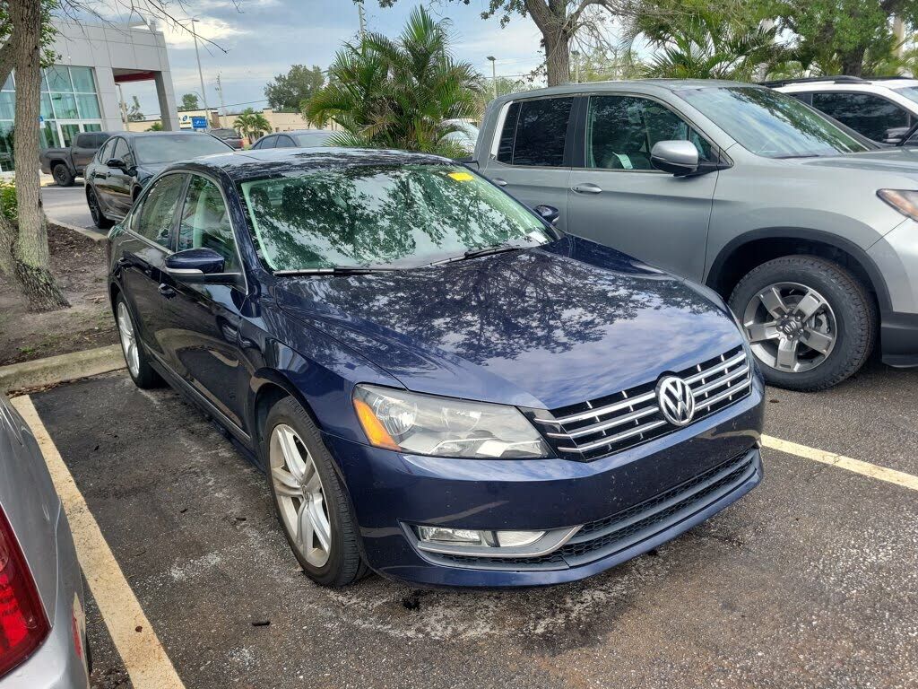 2013 VOLKSWAGEN Passat