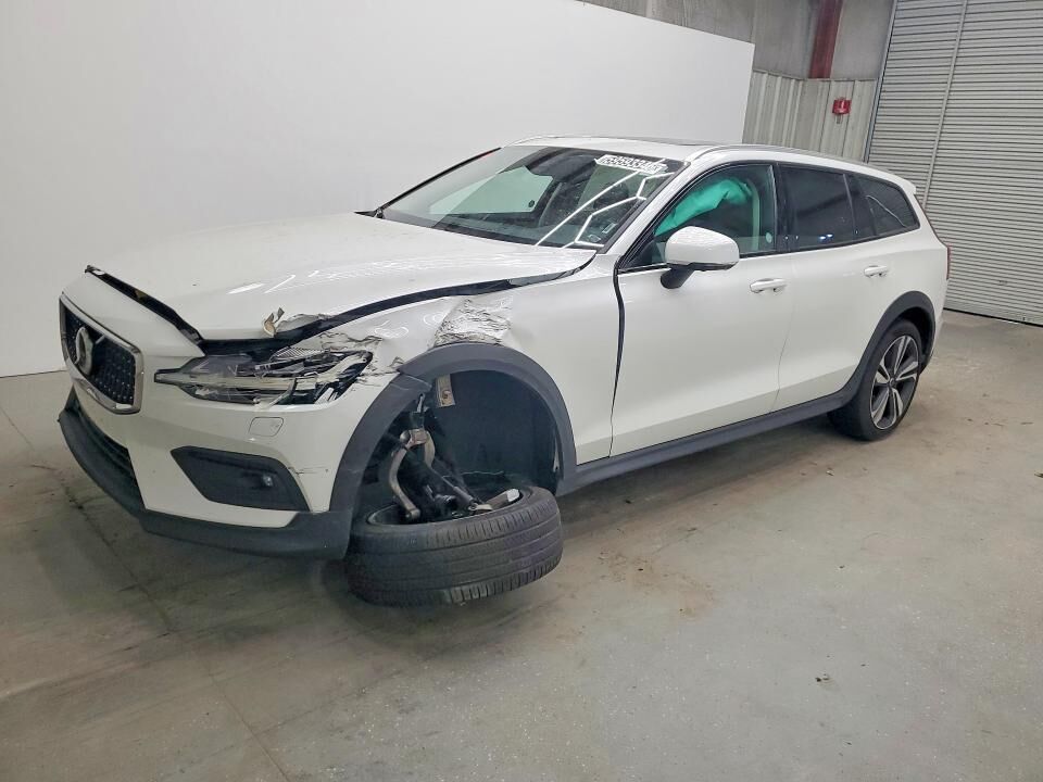 2025 VOLVO V60CC
