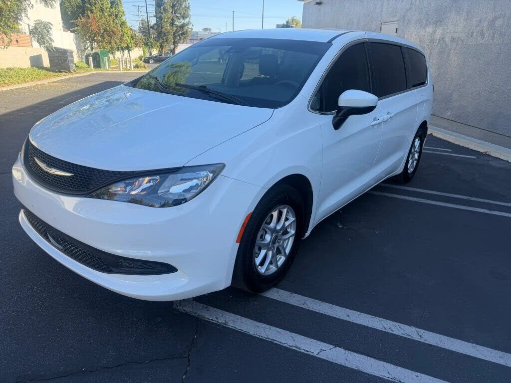 2023 CHRYSLER Voyager