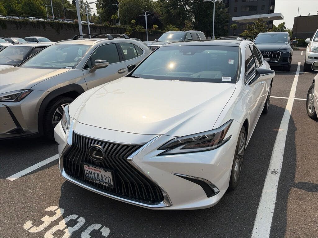 2019 LEXUS ES