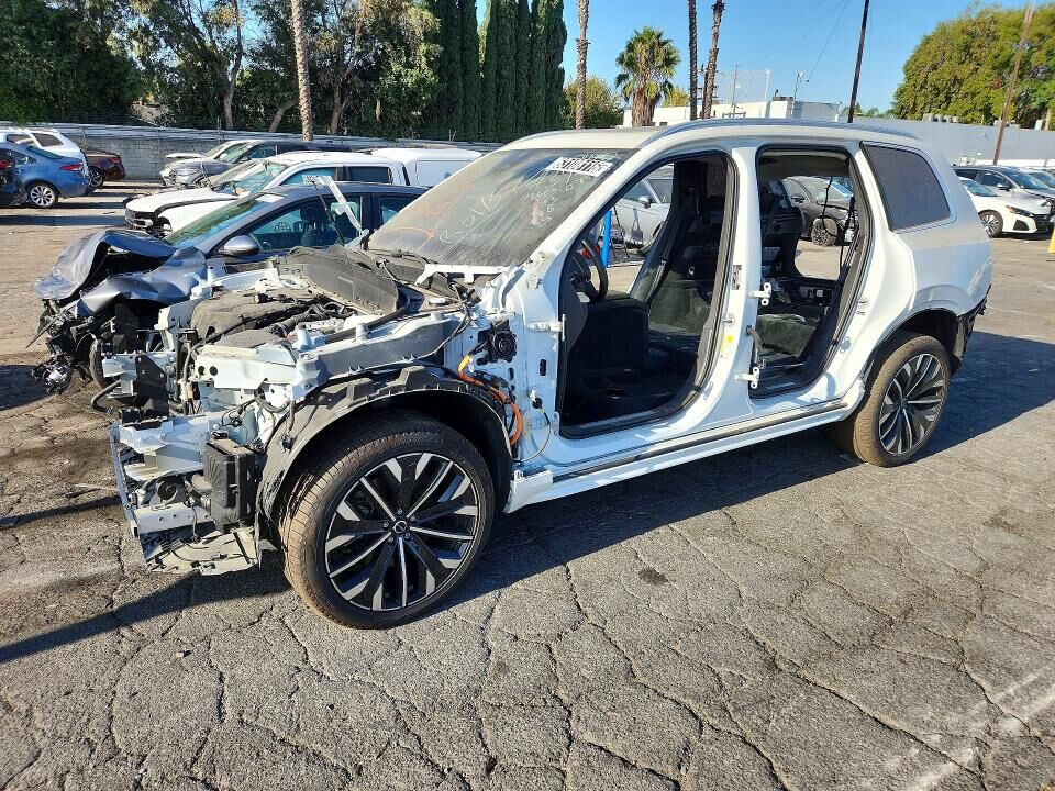 2025 VOLVO XC90