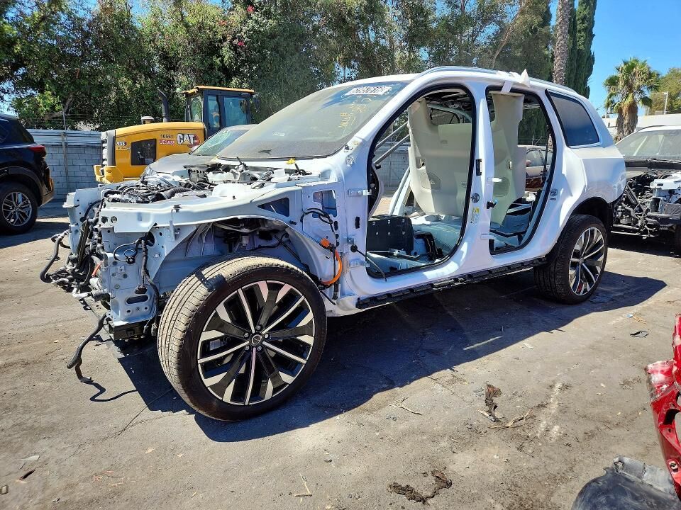 2025 VOLVO XC90
