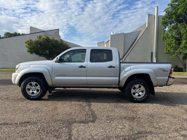 2011 TOYOTA Tacoma