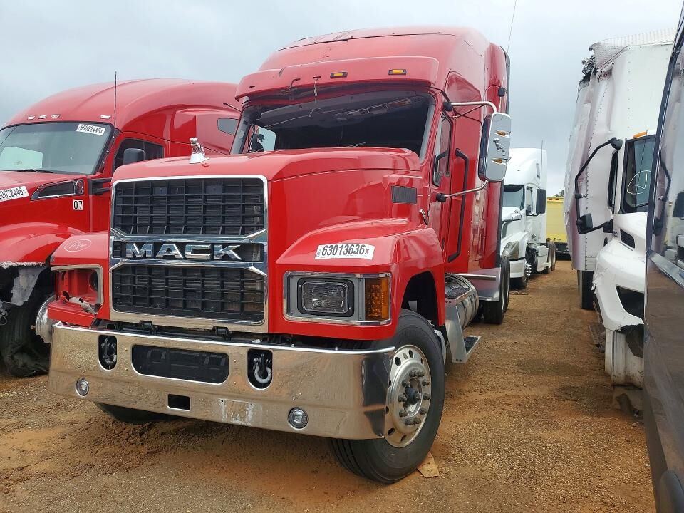 2025 MACK Pinnacle