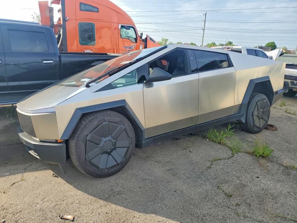 2024 TESLA Cybertruck