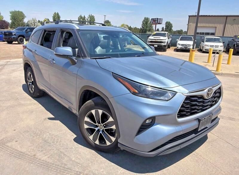 2022 TOYOTA Highlander