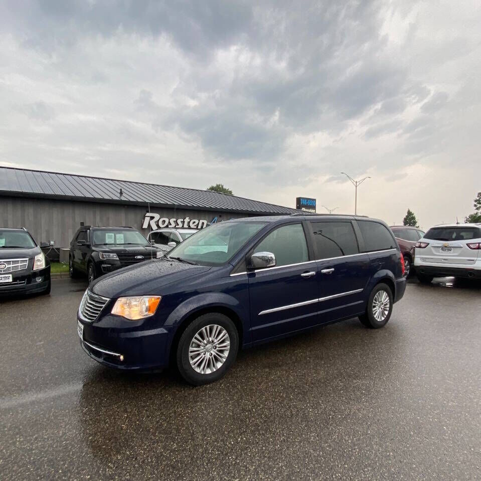 2015 CHRYSLER Town and Country