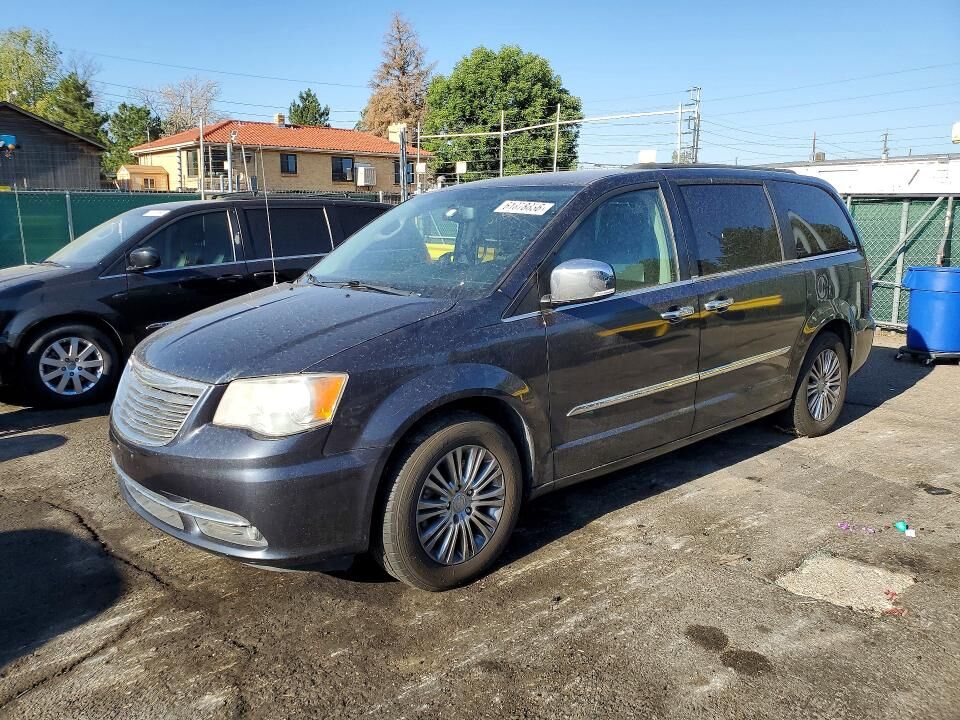 2014 CHRYSLER Town and Country