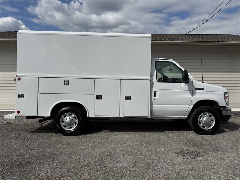 2023 FORD E-350