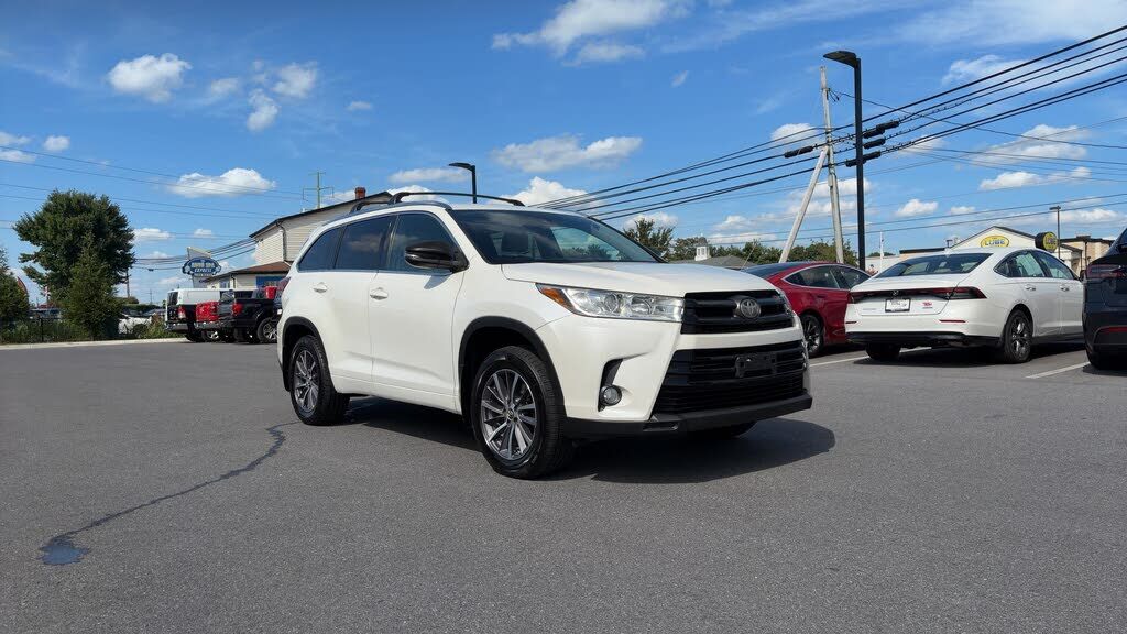 2017 TOYOTA Highlander